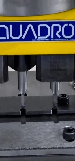 Maquina Para Alimentação de Prensa 8 - Esquadros®
