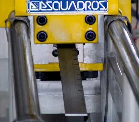 Maquina Para Alimentação de Prensa 12 - Esquadros®