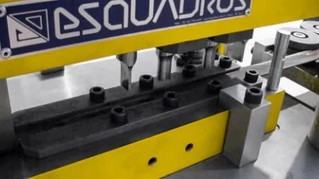 Maquina Para Alimentação de Prensa 2 - Esquadros®
