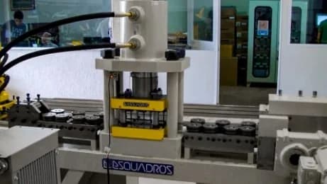 Maquina Para Alimentação de Prensa 11 - Esquadros®