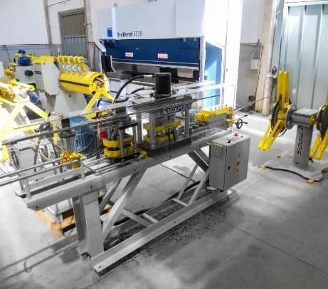 Maquina Para Alimentação de Prensa - Esquadros®