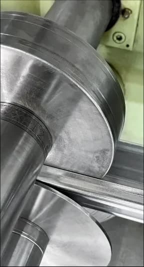 Foto 8 da perfiladeira de eletrocalhas - Esquadros®