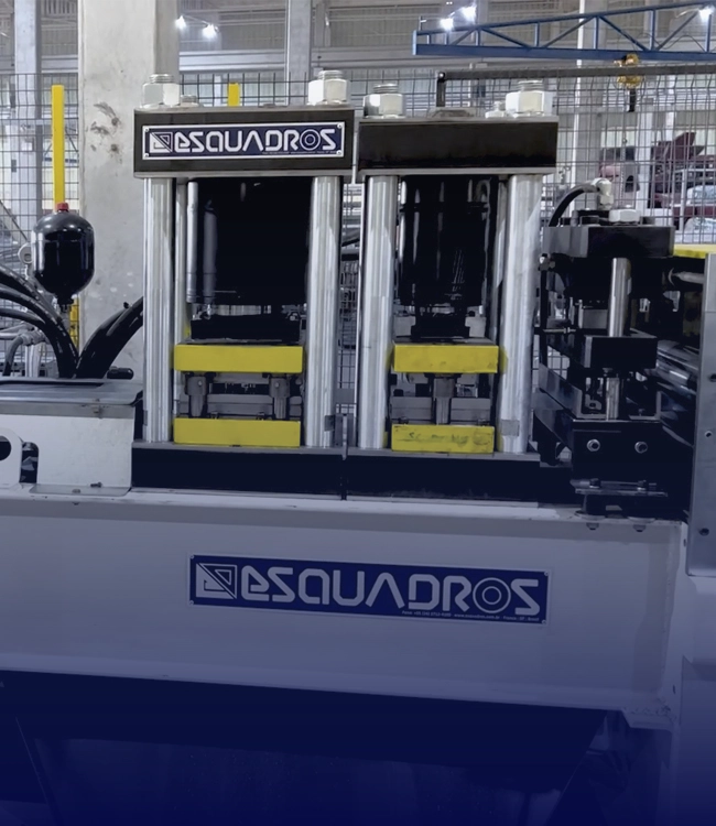 Banner bancada de estampado antes de la conformación - Esquadros®