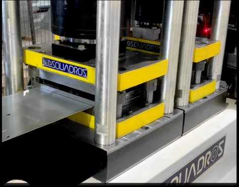 Imagem da galeria bancada de estampo anterior à conformação 01 - Esquadros®