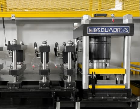 Imagem da galeria bancada de estampo anterior à conformação 04 - Esquadros®