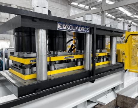 Imagem da galeria bancada de estampo anterior à conformação 05- Esquadros®