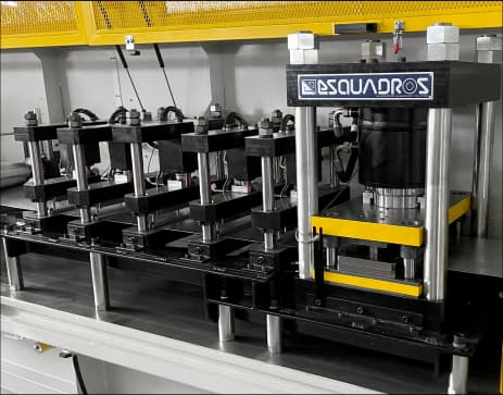 Imagem da galeria bancada de estampo anterior à conformação 08 - Esquadros®