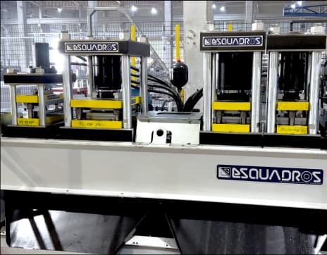 Imagem da galeria bancada de estampo anterior à conformação 09 - Esquadros®