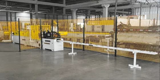 Foto 2 da perfiladeira de lâminas de portas de enrolar - Esquadros®