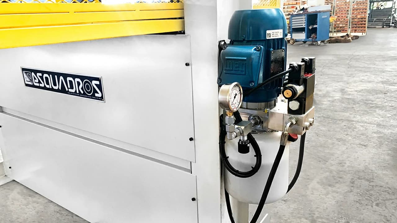 Motor utilizando para prensa cumeeira - Esquadros®