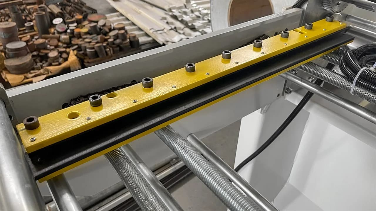 Minitarua LCL 1260.0 - 03 - Esquadros®