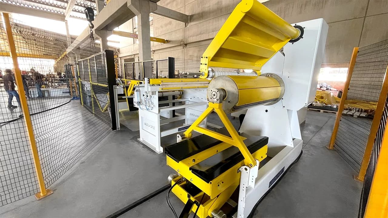Minitarua LCL 1260.1 - 08 - Esquadros®