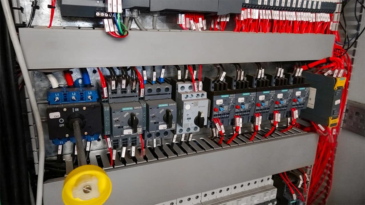 Miniatura LCL 1300/1600.2 - 02 - Esquadros®