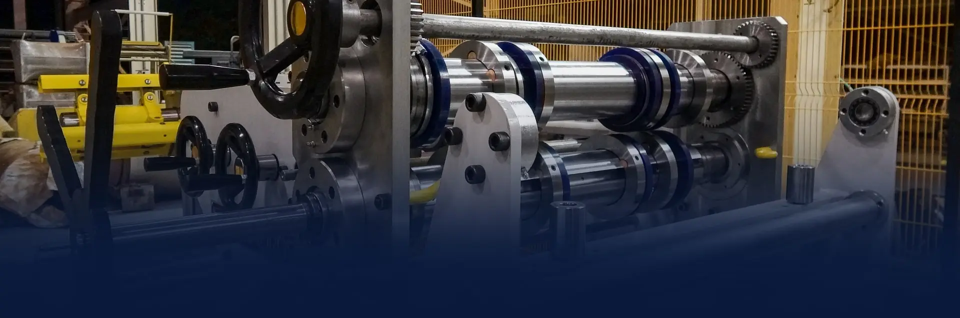 Banner slitting lines 600.1 - Esquadros®
