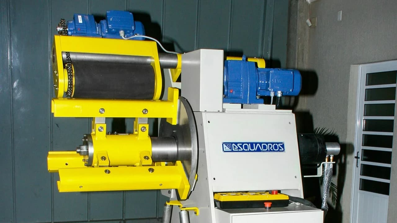Miniatura LCL 600.3 - 02 - Esquadros®