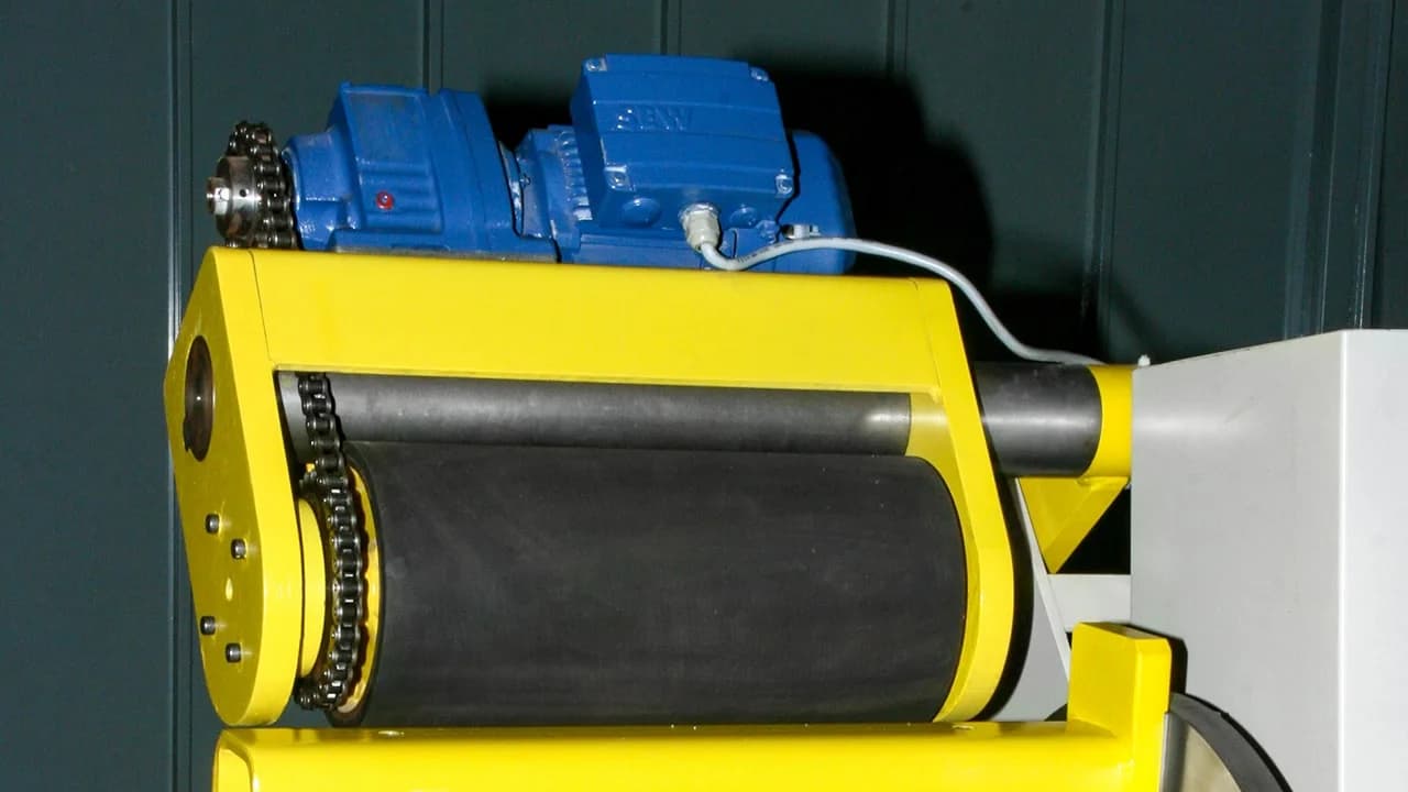 Minitarua LCL 600.3 - 03 - Esquadros®