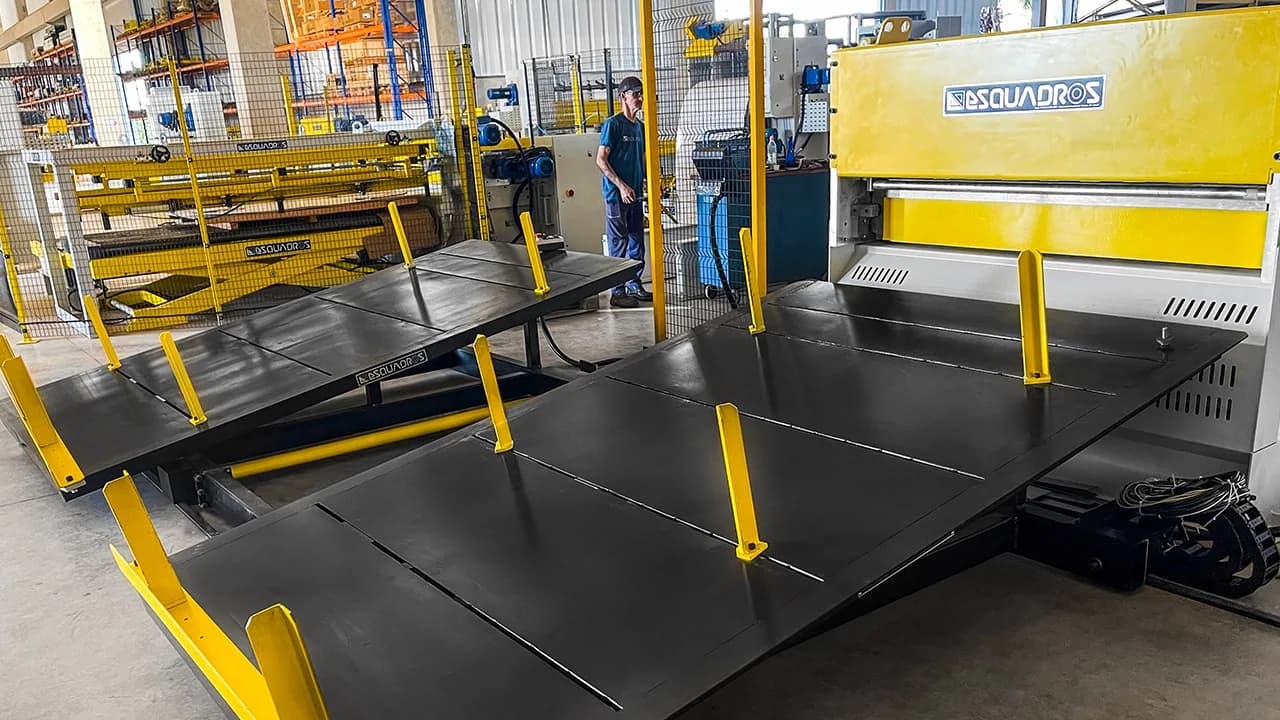 Minitarua LCT 1600.6 - 09 - Esquadros®