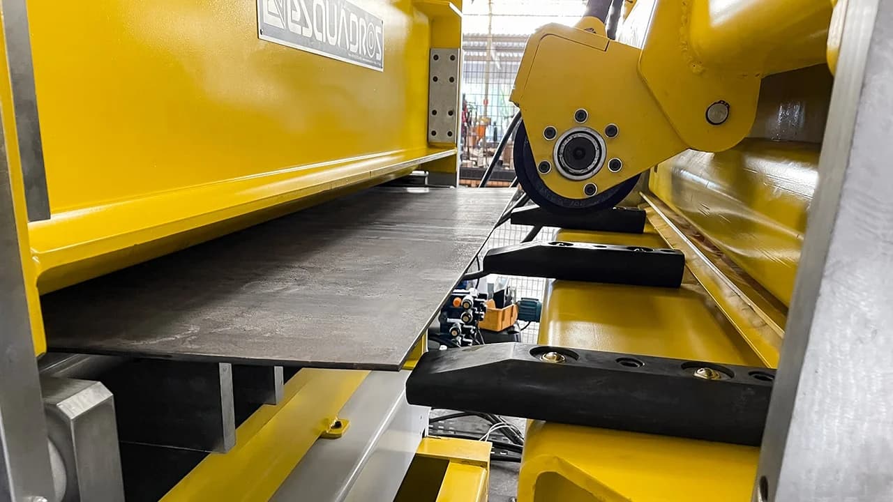 Minitarua LCT 1600.6 - 07 - Esquadros®