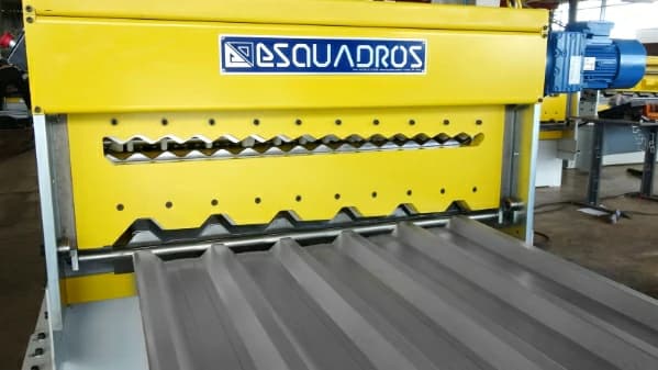 Guilhotina motorizada ultra-rápida até 120 GPM - Esquadros®