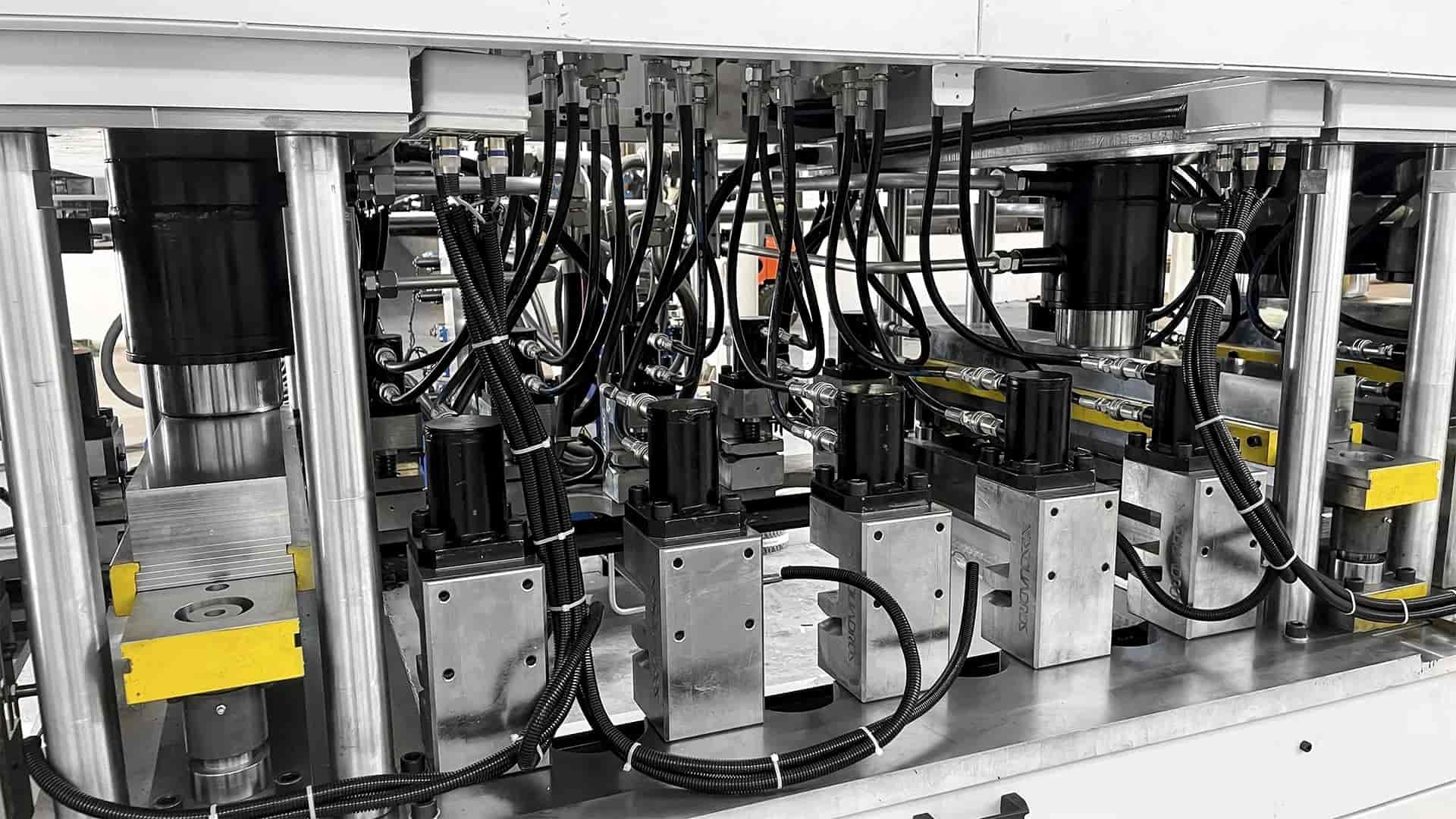 LINHA AUTOMÁTICA PARA ESTAMPAGEM DE CHAPAS DE CORPO LATERAL TIPO SILO - BANNER 03