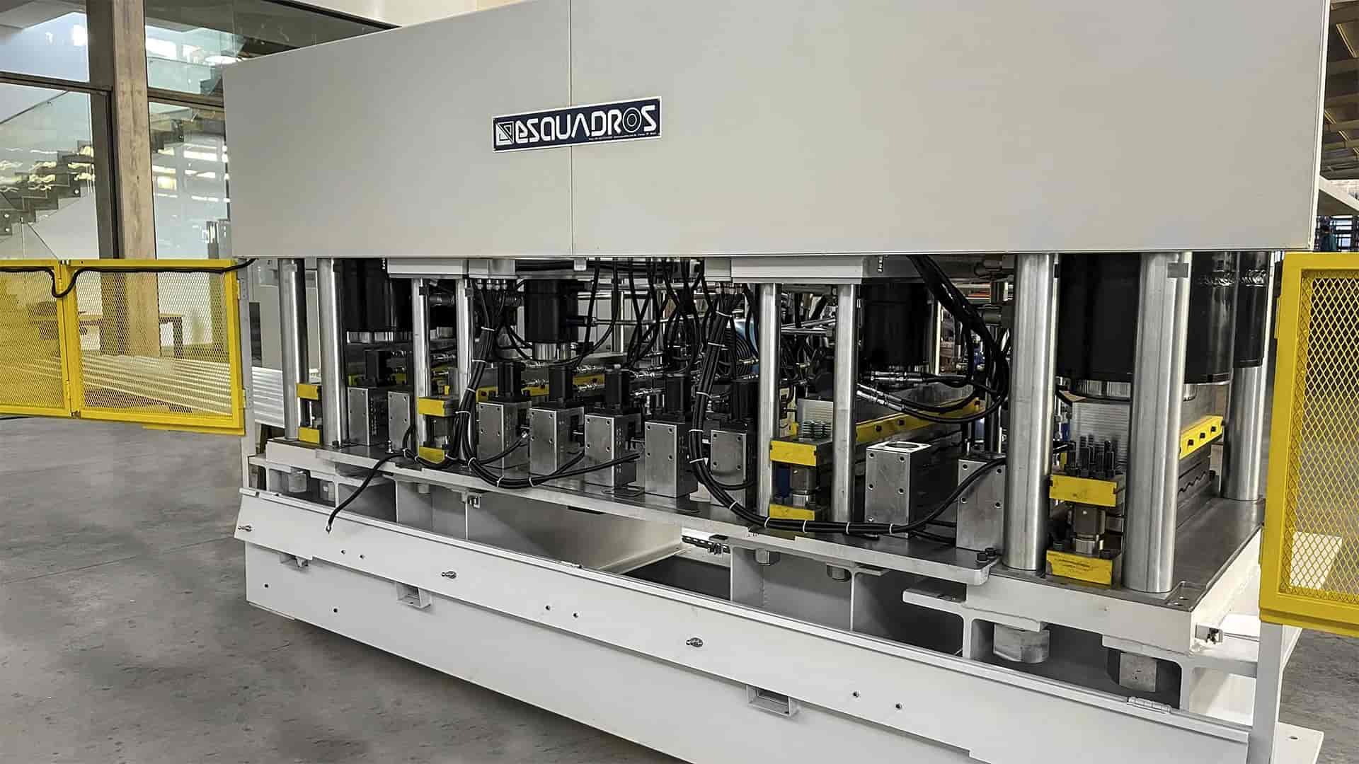 LINHA AUTOMÁTICA PARA ESTAMPAGEM DE CHAPAS DE CORPO LATERAL TIPO SILO - BANNER 08