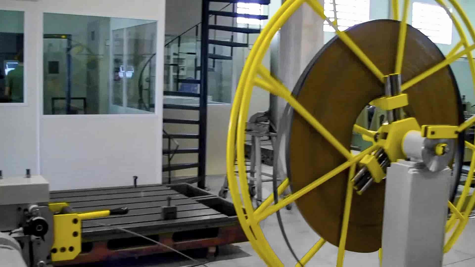 LINHA DE DESBOBINAMENTO E ENDIRETAMENTO DE BARRAS CHATAS - BANNER 04