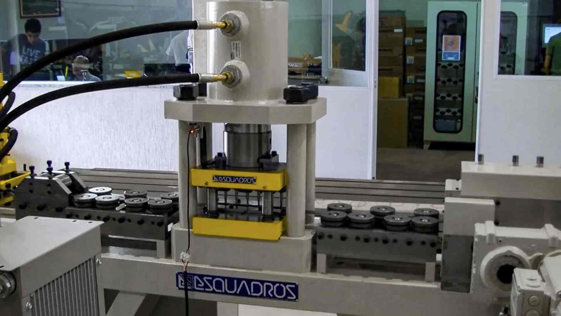 LINHA DE DESBOBINAMENTO E ENDIRETAMENTO DE BARRAS CHATAS - BANNER 05