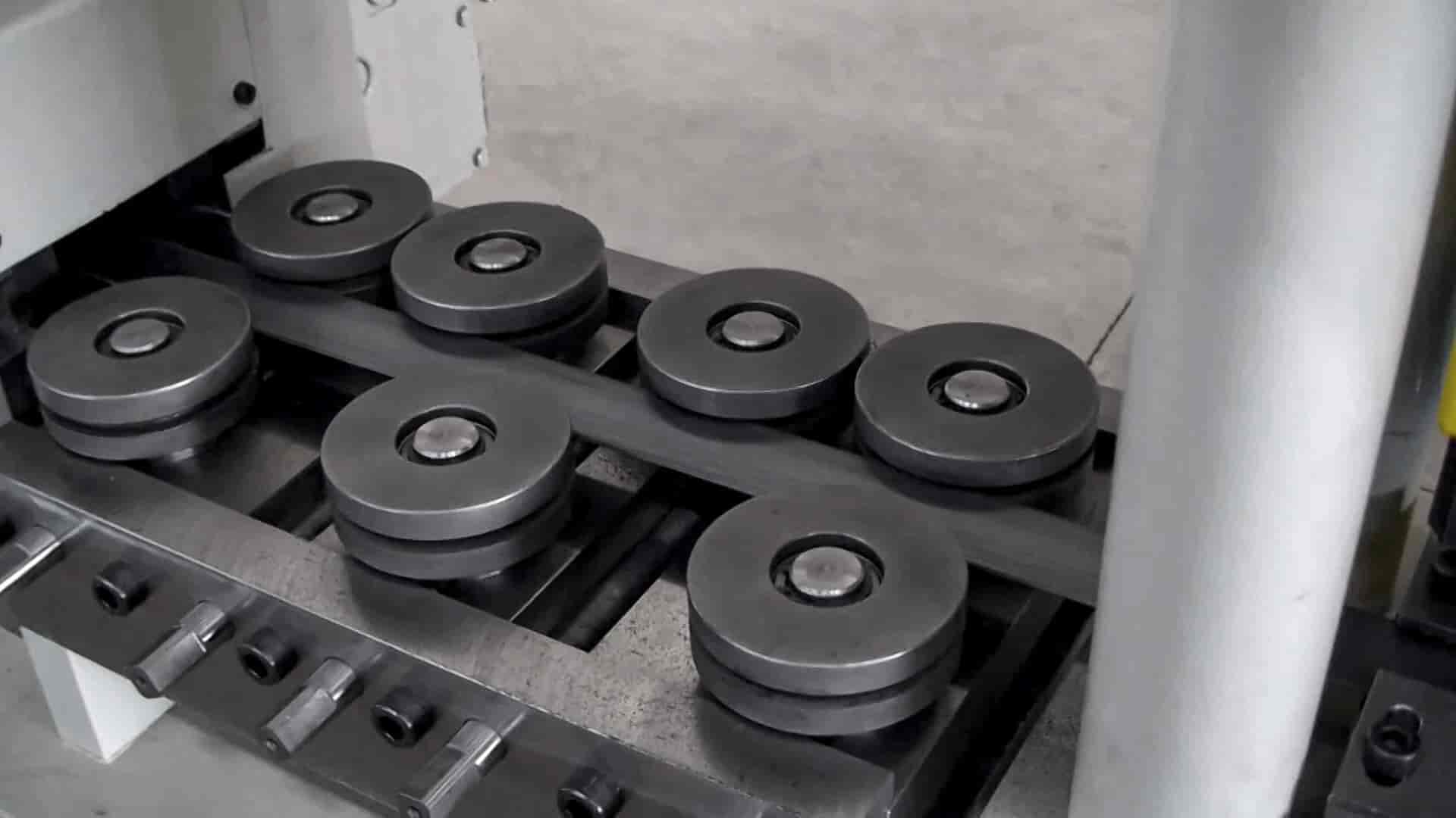 LINHA DE DESBOBINAMENTO E ENDIRETAMENTO DE BARRAS CHATAS - BANNER 06