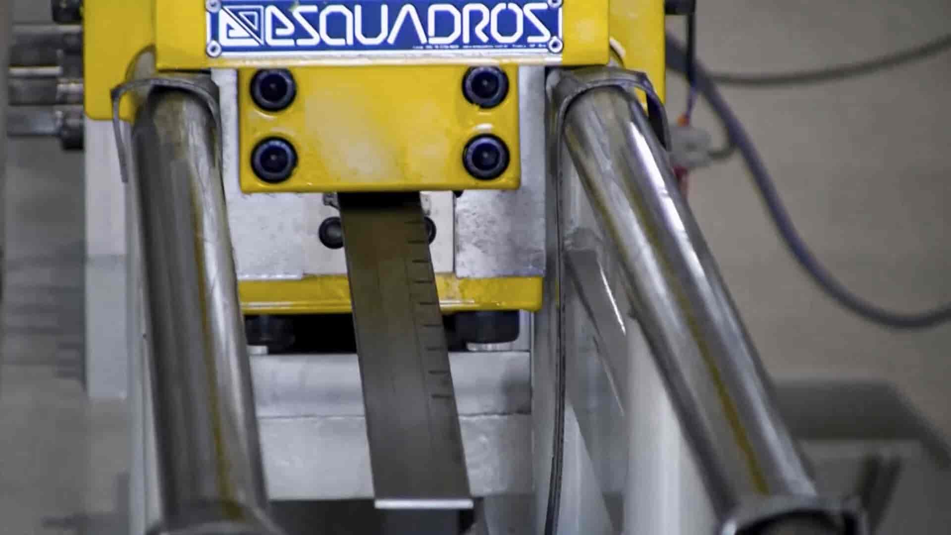 LINHA DE DESBOBINAMENTO E ENDIRETAMENTO DE BARRAS CHATAS - BANNER 08