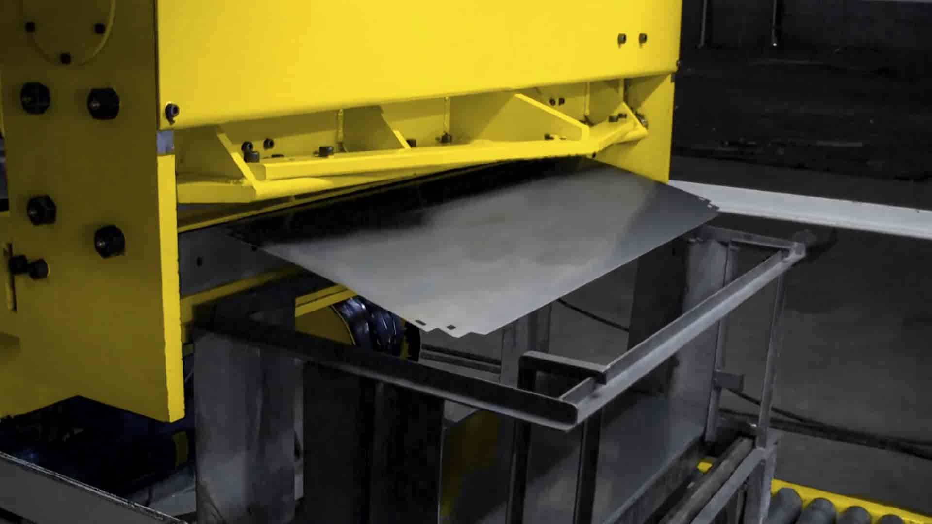 LCTL COM BANCADA DE ESTAMPO DE BANDEJAS PARA MÓVEIS DE AÇO - BANNER 04