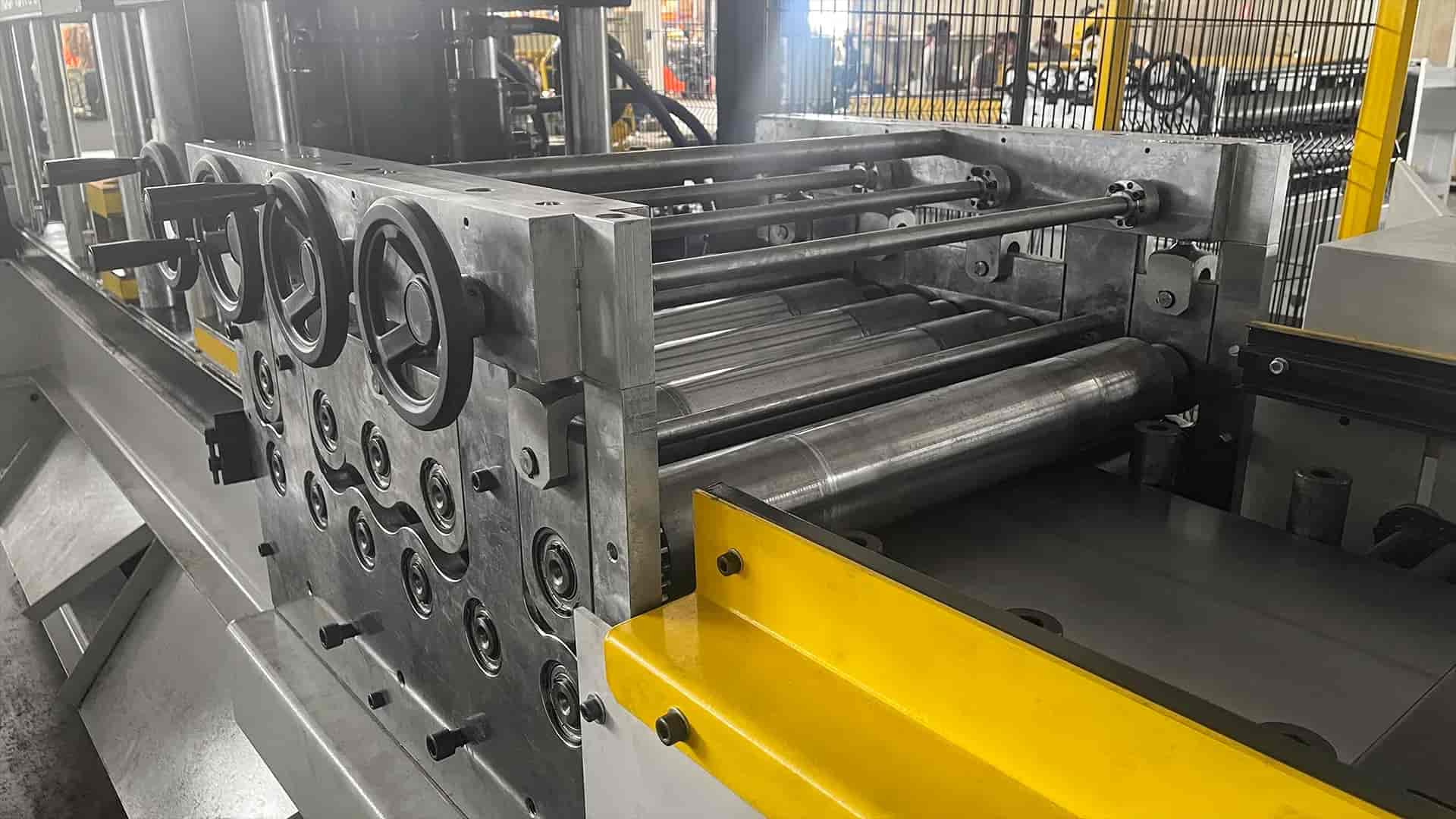 PERFILADEIRA PARA FABRICAÇÃO DE PERFIL "U", "C" E CARTOLA - BANNER 06