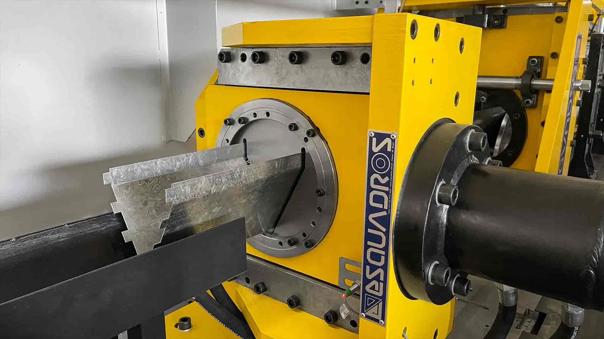 PERFILADEIRA PARA FABRICAÇÃO DE PERFIL DUTO - BANNER 01