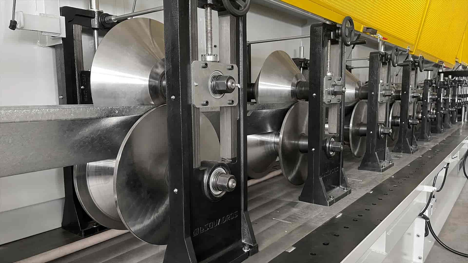 PERFILADEIRA PARA FABRICAÇÃO DE PERFIL DUTO - BANNER 07