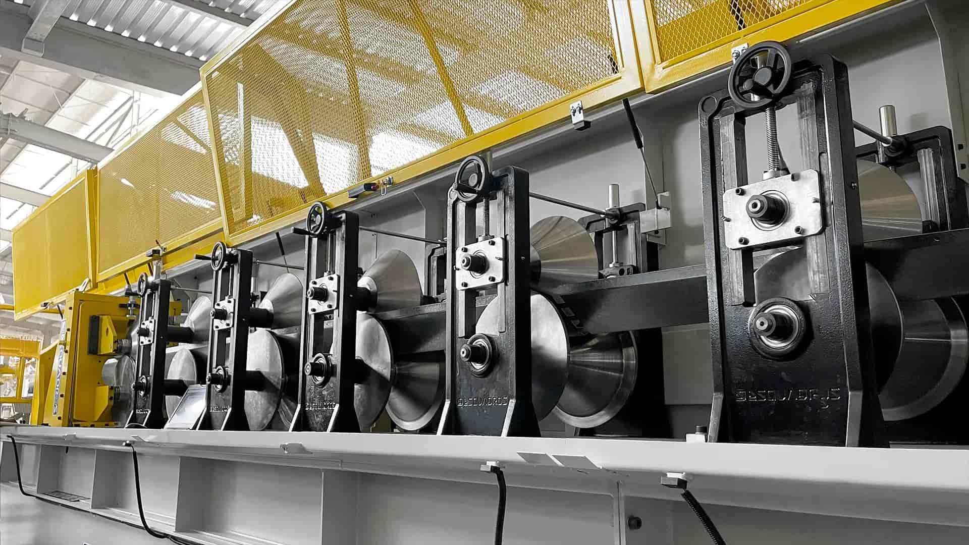 PERFILADEIRA PARA FABRICAÇÃO DE PERFIL DUTO - BANNER 08